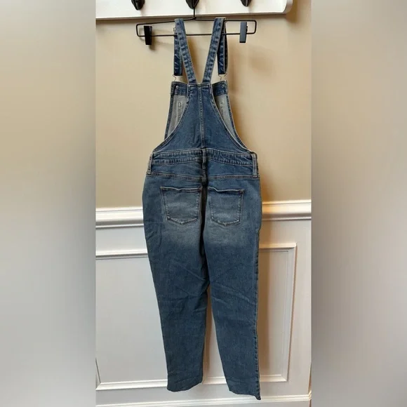 Universal Thread - Picture 2 of 3